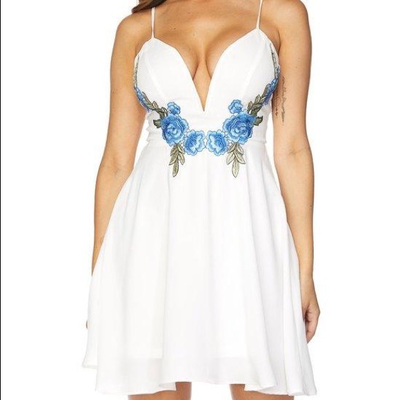 💙LAST ONE💙 Floral Embroidered Plunging Flowy Dress (A) - Picture 2 of 4